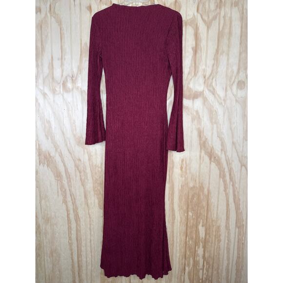 Burgundy Crinkle Maxi Dress Mermaid Fit & Flare Bell Sleeve Size M/L Whimsigoth - Picture 2 of 5
